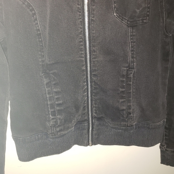 Black Cropped Denim Jacket Banded Distressed Size Medium - Picture 10 of 11